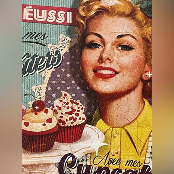 Vintage Tin Cupcake Sign - Picture 2 of 2
